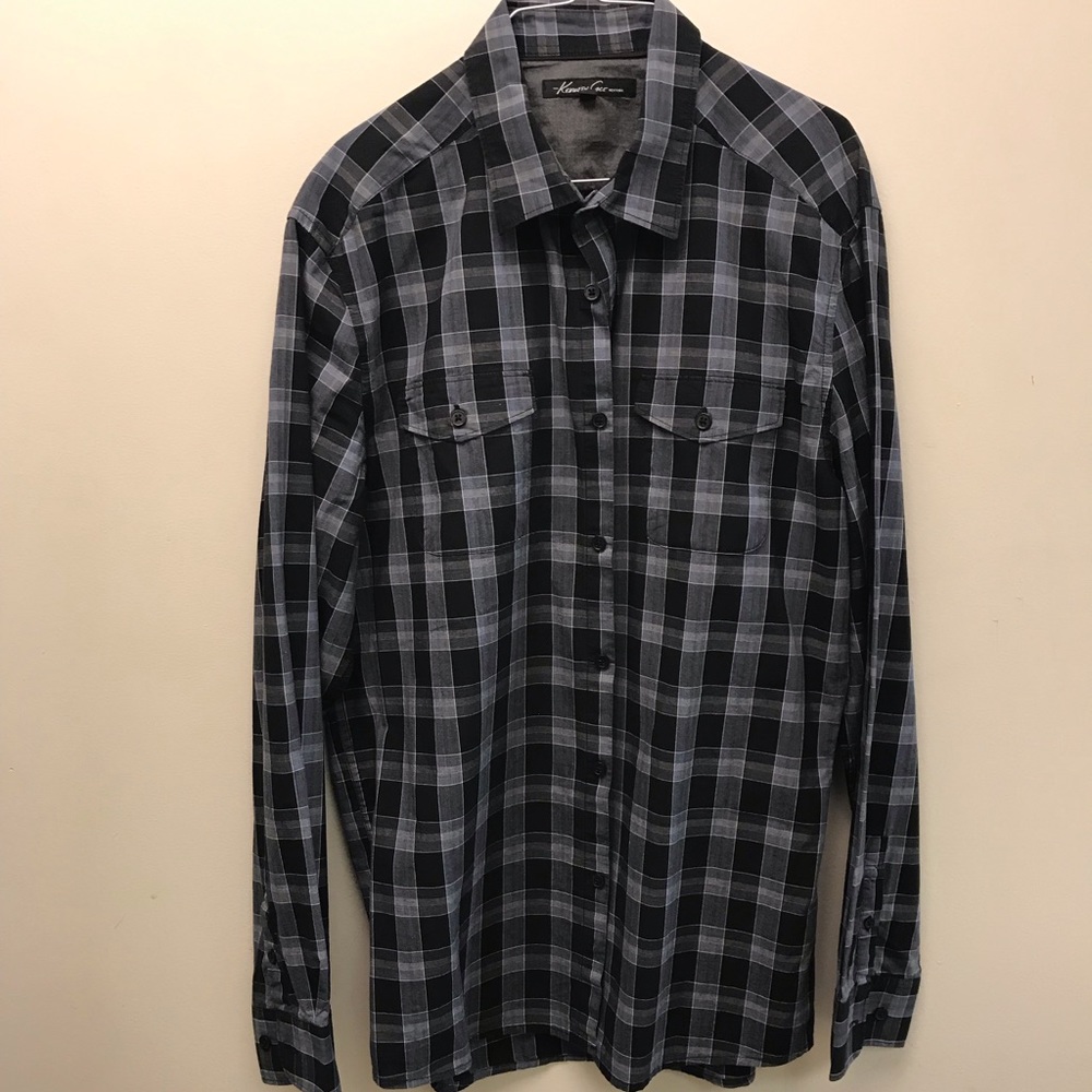 2/15 Kenneth Cole . Casual Button Down Shirt